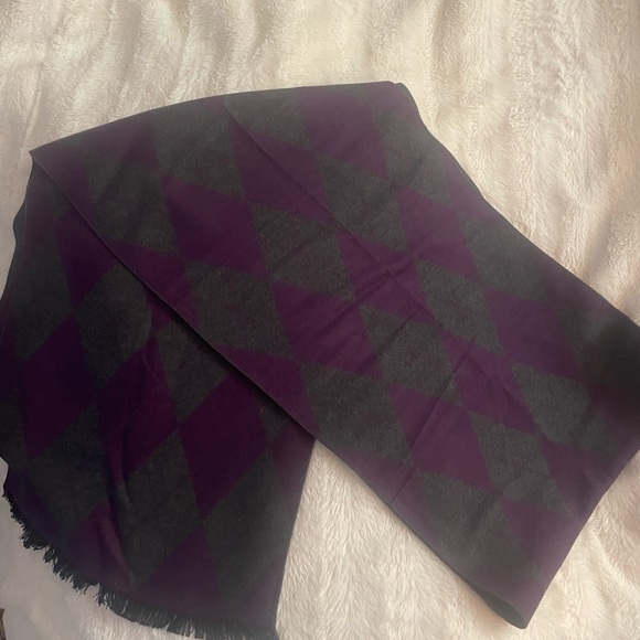 Chelsey by Joseph 100% silk Scarf - Picture 2 of 3